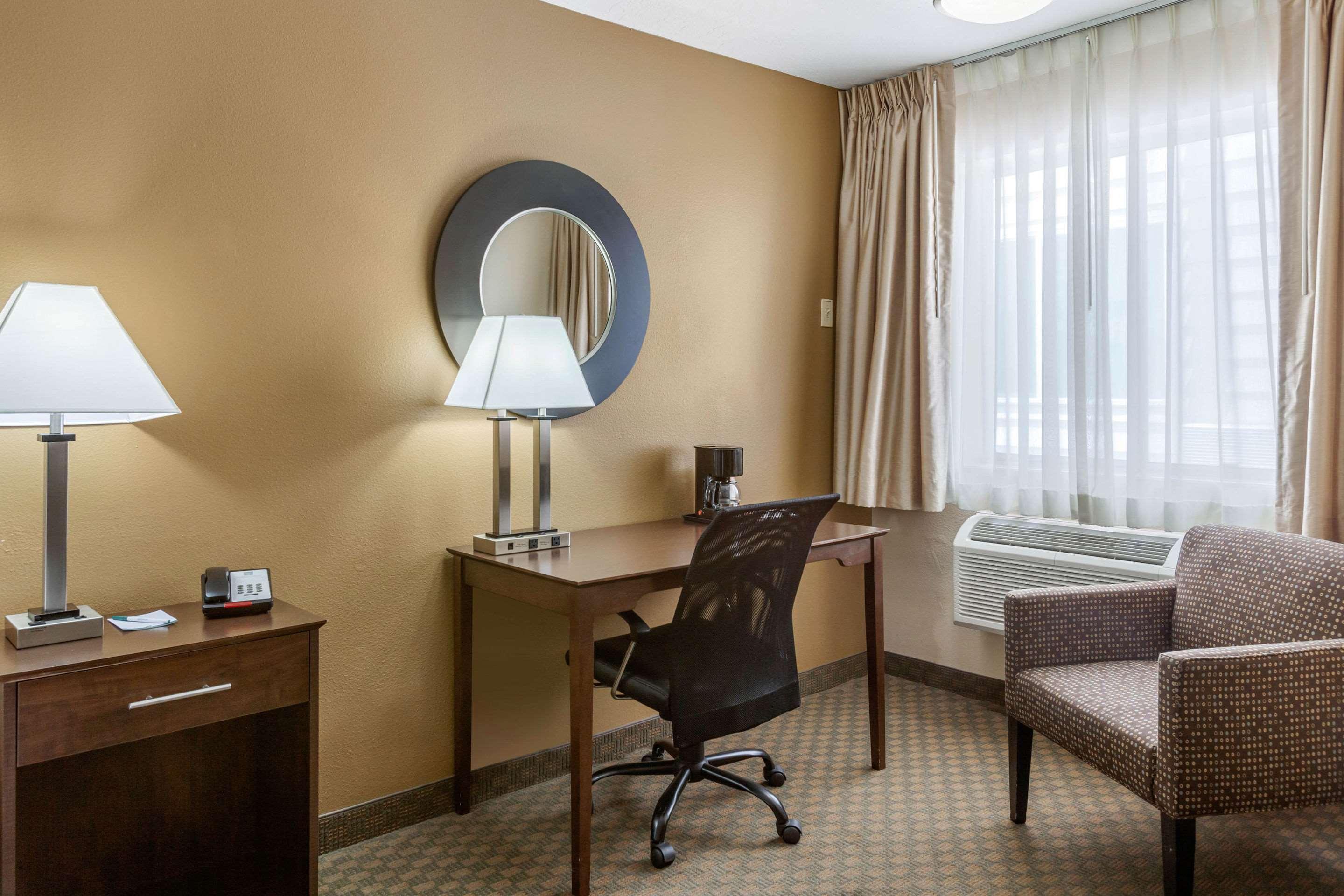 Quality Inn Ontario Exterior photo