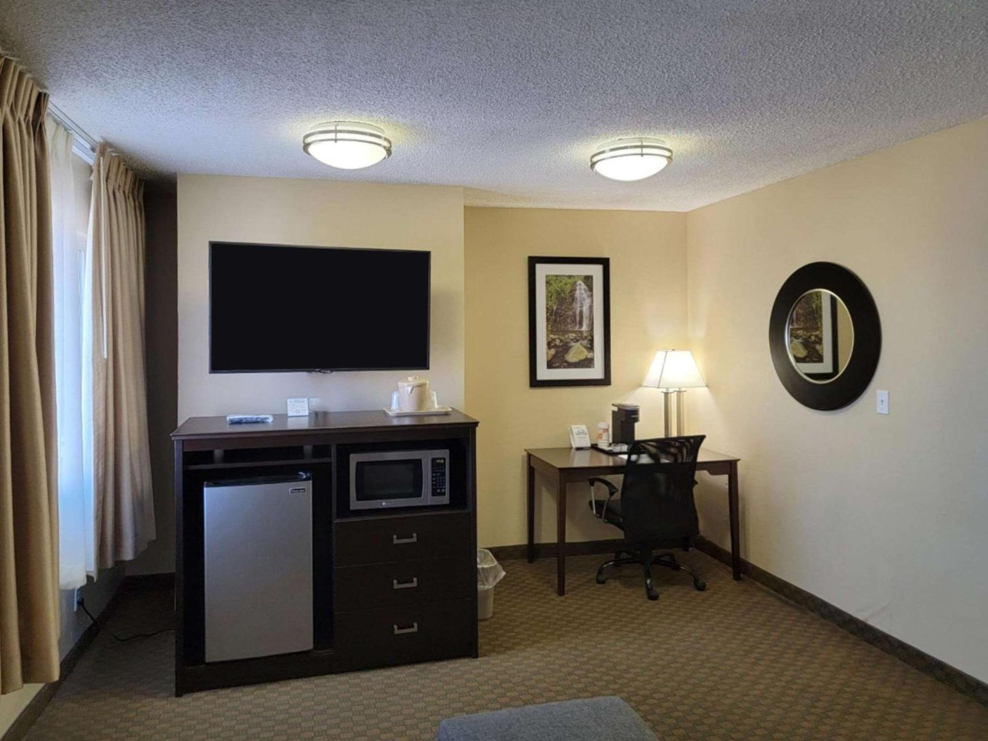 Quality Inn Ontario Exterior photo