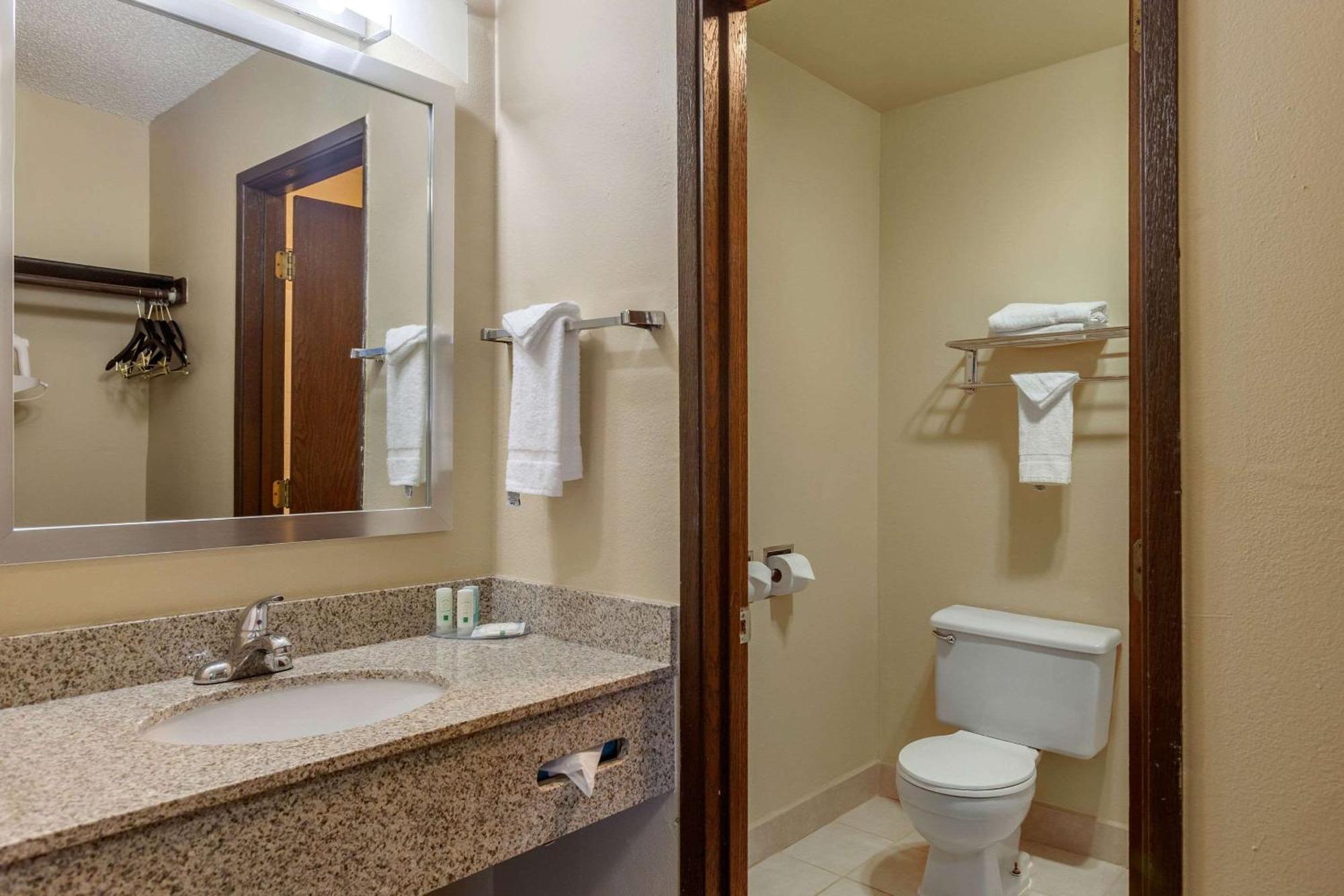 Quality Inn Ontario Exterior photo