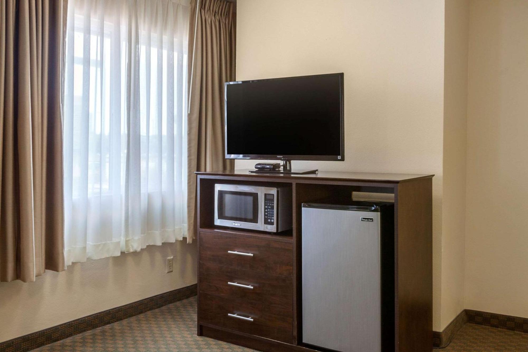 Quality Inn Ontario Exterior photo